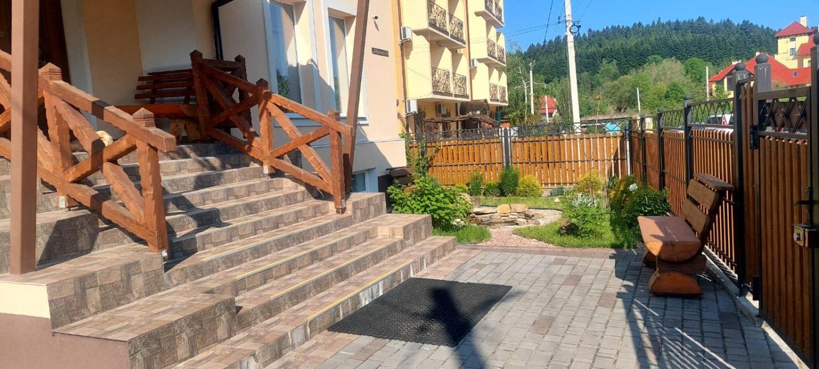 Отель Рутенія Сходница Экстерьер фото